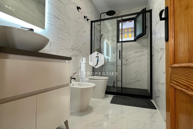 Tweedehands - Appartement / flat -
Torrevieja - Centro