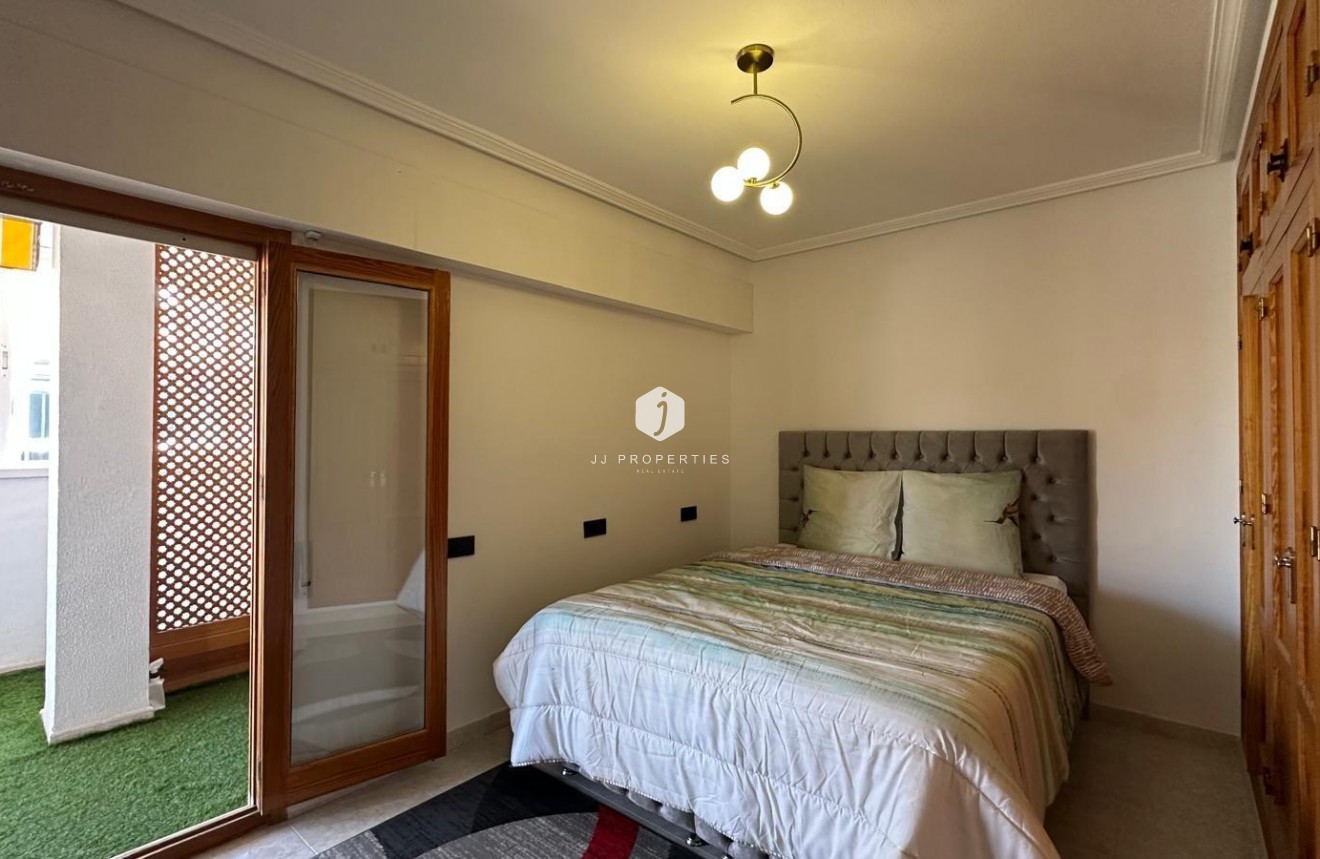 Tweedehands - Appartement / flat -
Torrevieja - Centro