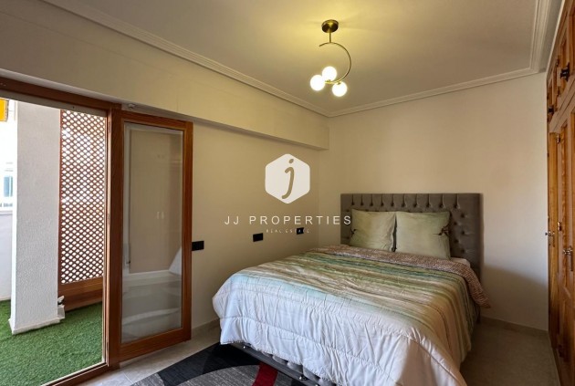 Tweedehands - Appartement / flat -
Torrevieja - Centro