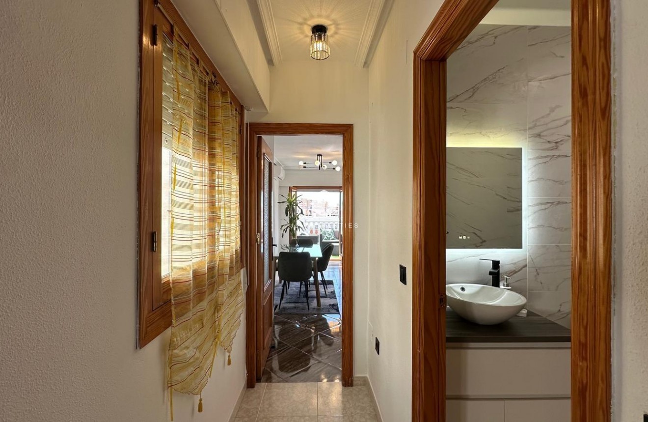 Tweedehands - Appartement / flat -
Torrevieja - Centro