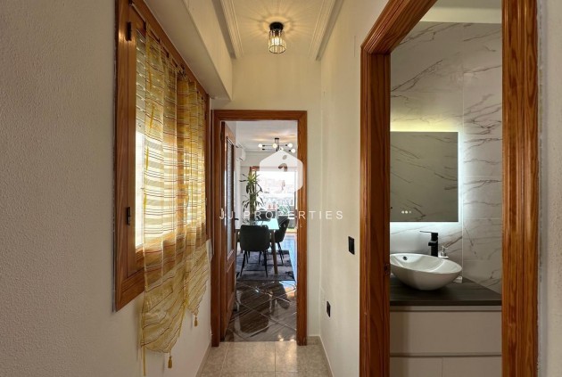 Tweedehands - Appartement / flat -
Torrevieja - Centro