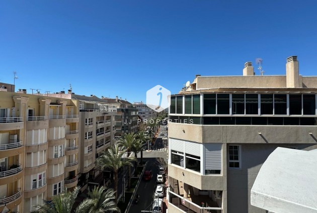 Tweedehands - Appartement / flat -
Torrevieja - Centro