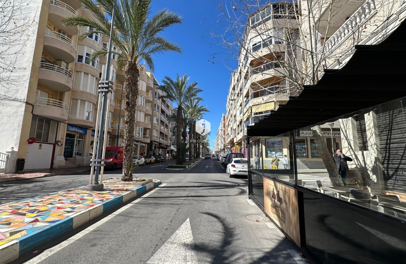 Tweedehands - Appartement / flat -
Torrevieja - Centro