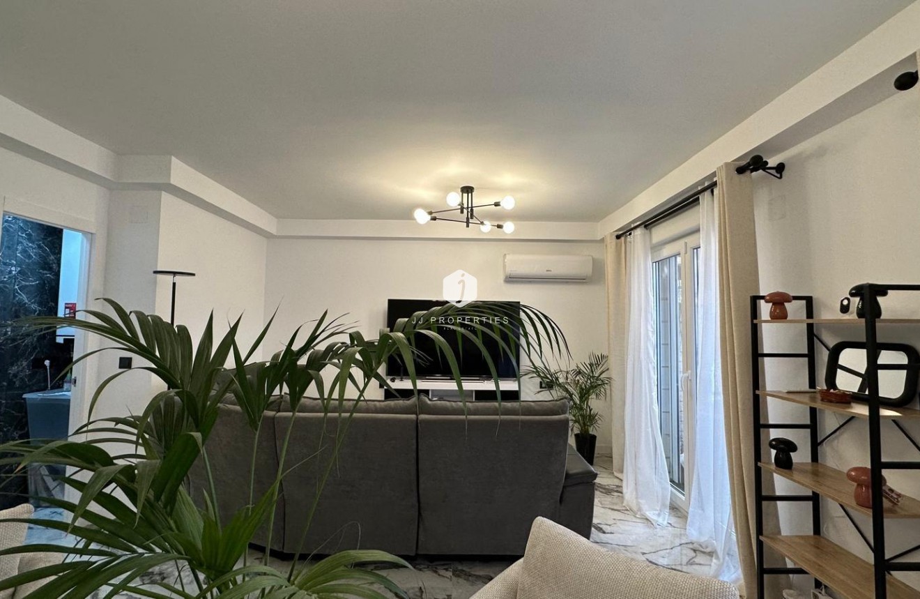 Resale - Apartment / flat -
Torrevieja - Playa del Cura