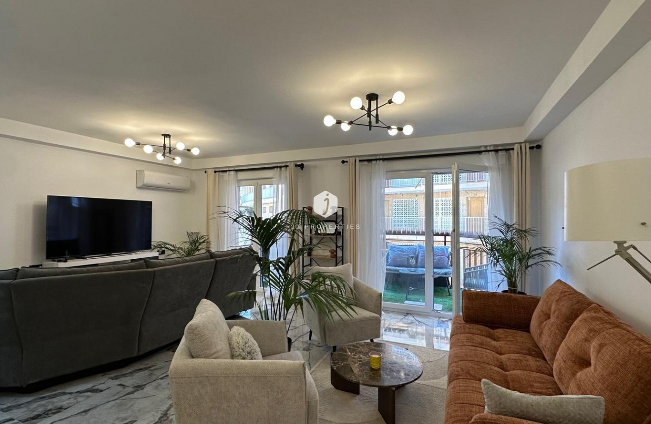 Resale - Apartment / flat -
Torrevieja - Playa del Cura