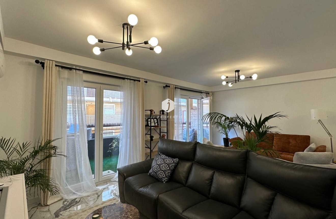 Resale - Apartment / flat -
Torrevieja - Playa del Cura