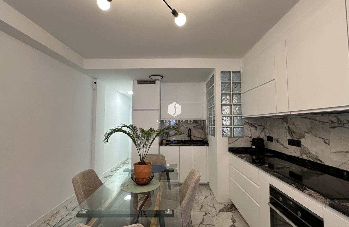 Resale - Apartment / flat -
Torrevieja - Playa del Cura