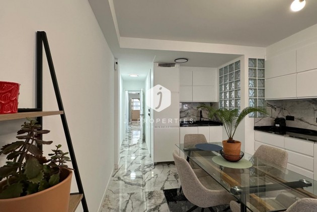 Resale - Apartment / flat -
Torrevieja - Playa del Cura