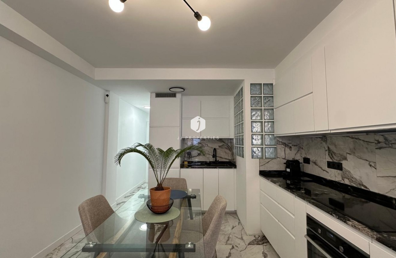 Resale - Apartment / flat -
Torrevieja - Playa del Cura