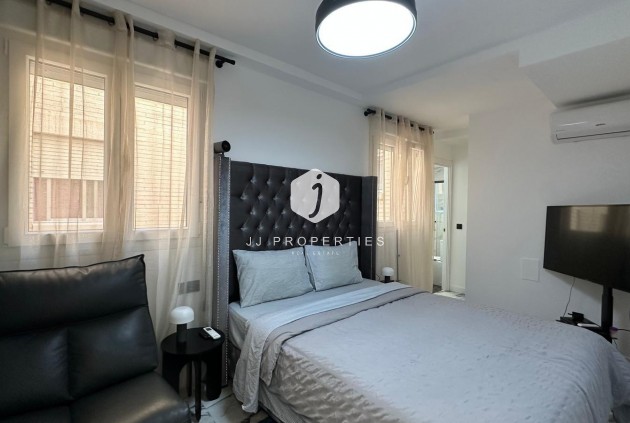 Resale - Apartment / flat -
Torrevieja - Playa del Cura