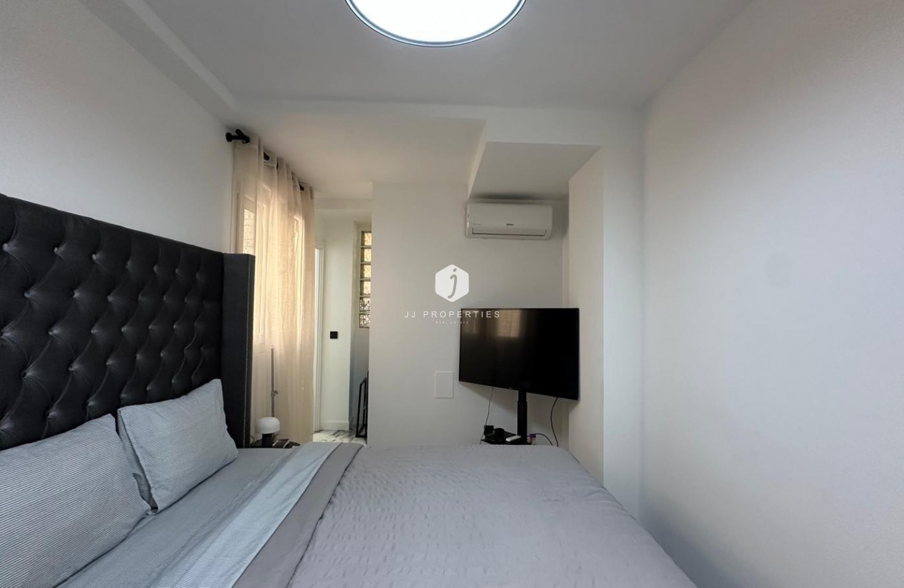 Resale - Apartment / flat -
Torrevieja - Playa del Cura