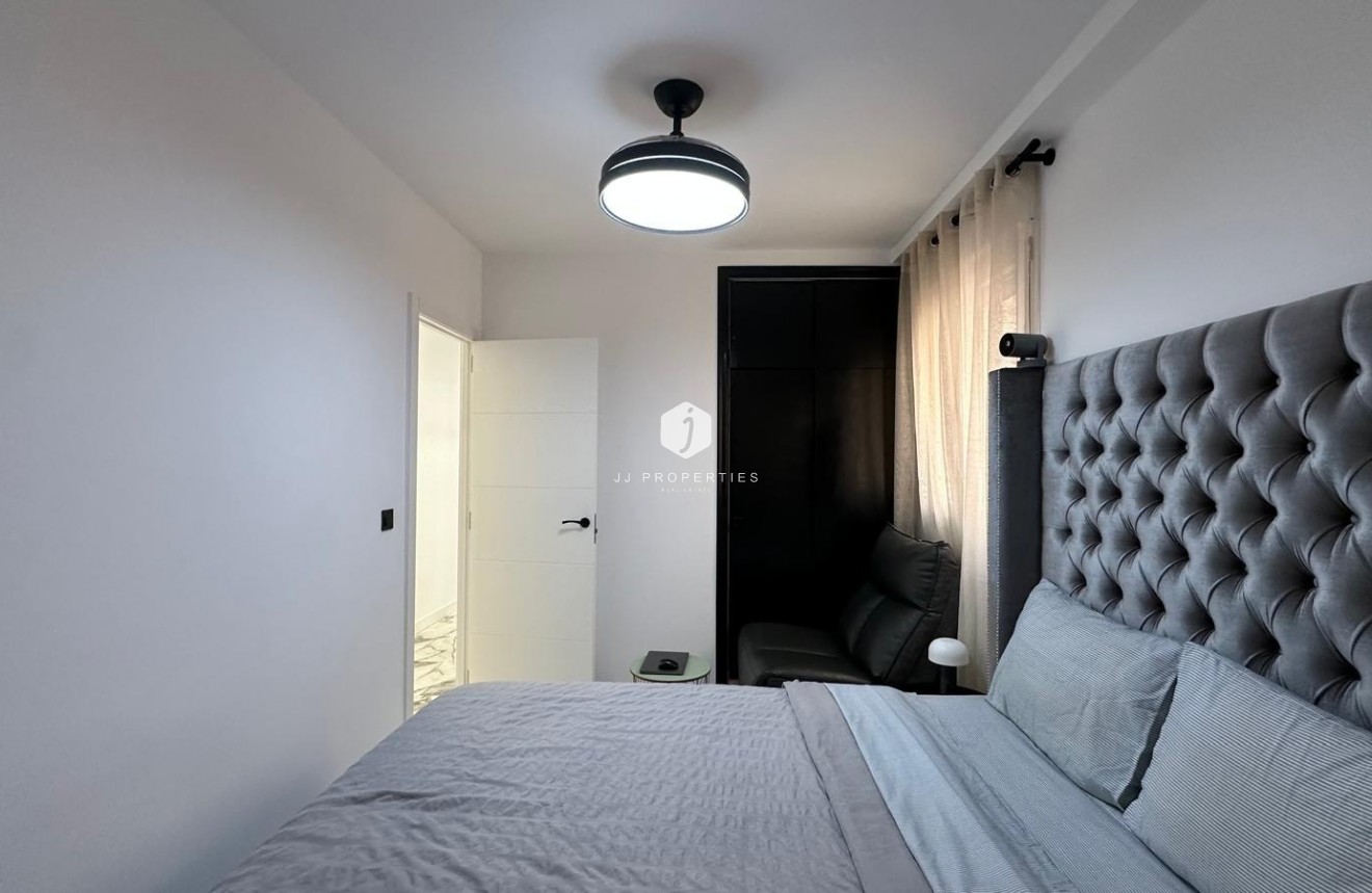 Resale - Apartment / flat -
Torrevieja - Playa del Cura