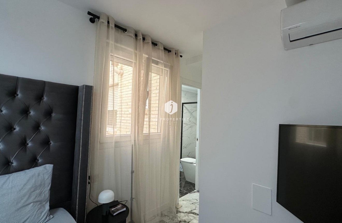 Resale - Apartment / flat -
Torrevieja - Playa del Cura