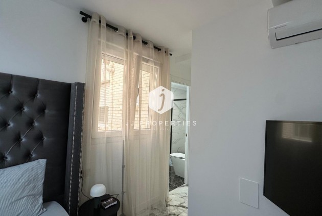 Resale - Apartment / flat -
Torrevieja - Playa del Cura