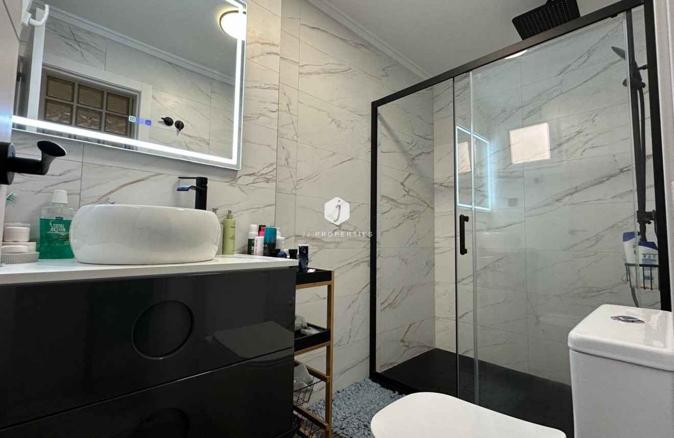 Resale - Apartment / flat -
Torrevieja - Playa del Cura