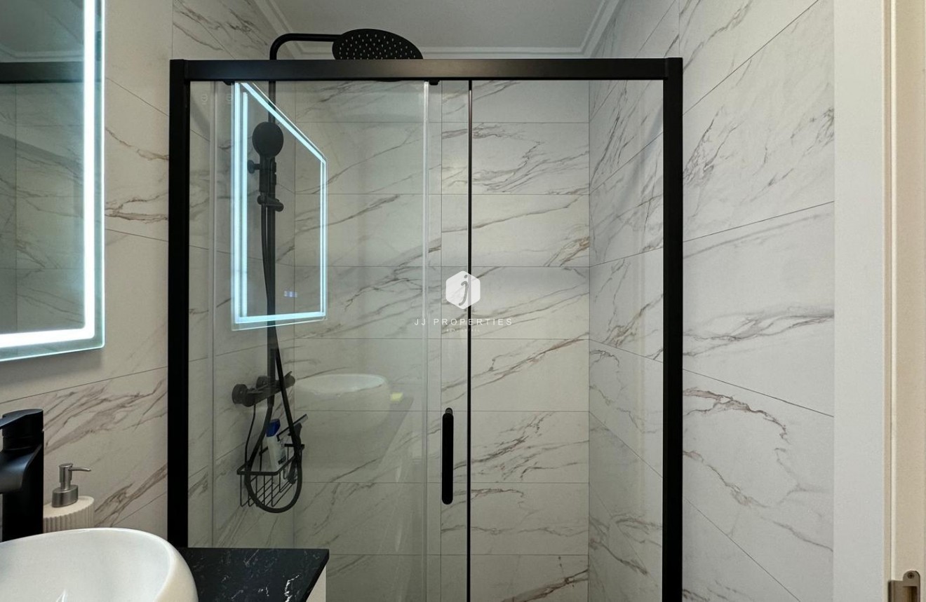 Resale - Apartment / flat -
Torrevieja - Playa del Cura