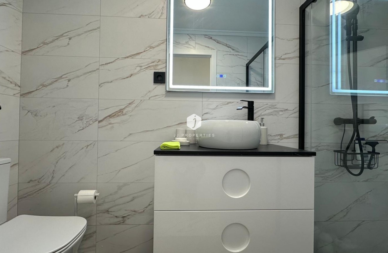 Resale - Apartment / flat -
Torrevieja - Playa del Cura