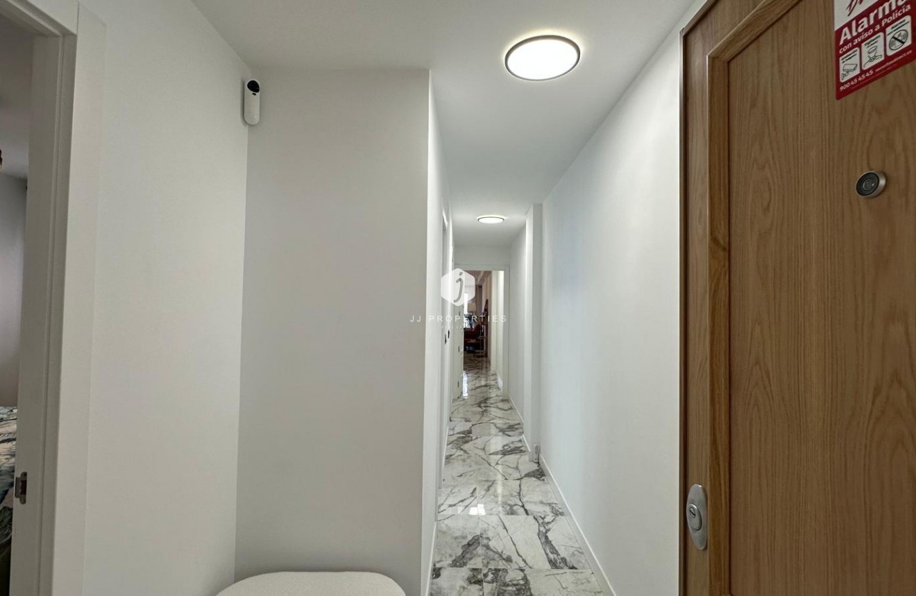 Resale - Apartment / flat -
Torrevieja - Playa del Cura