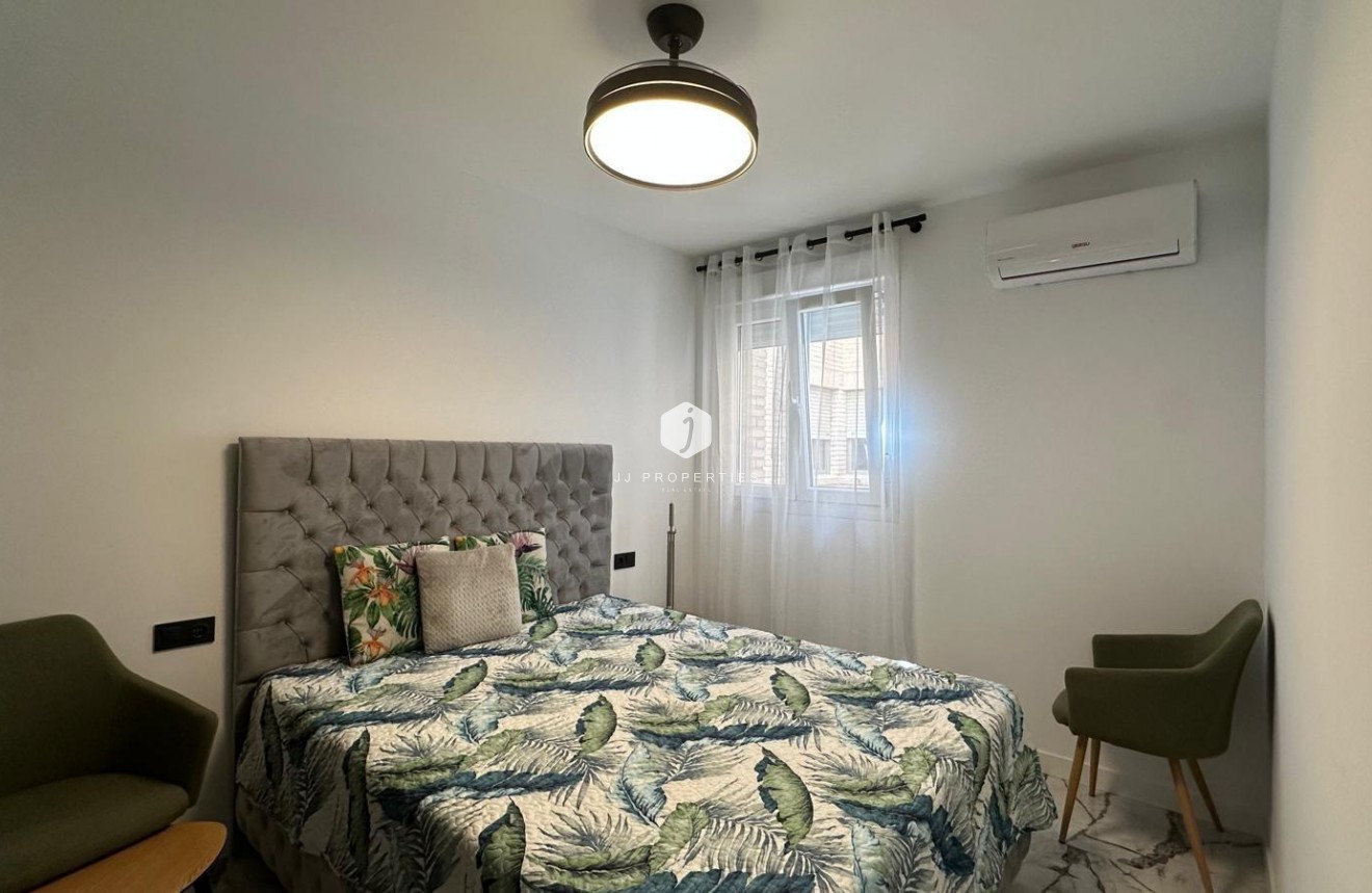 Resale - Apartment / flat -
Torrevieja - Playa del Cura