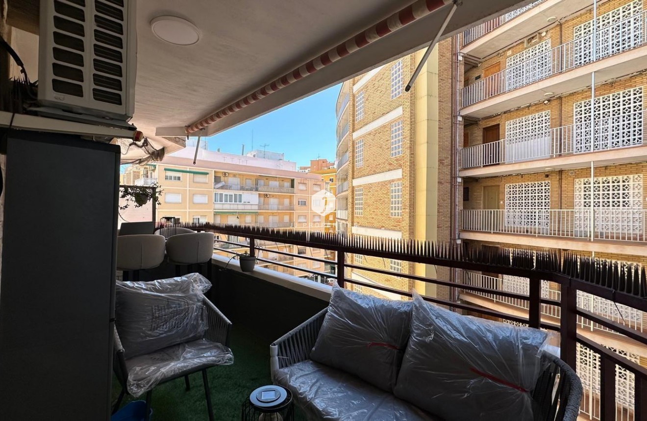 Resale - Apartment / flat -
Torrevieja - Playa del Cura