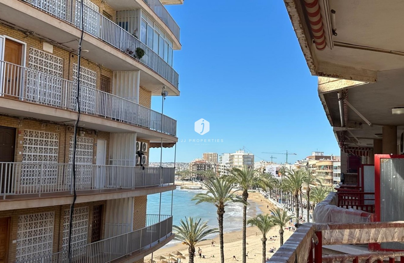 Resale - Apartment / flat -
Torrevieja - Playa del Cura