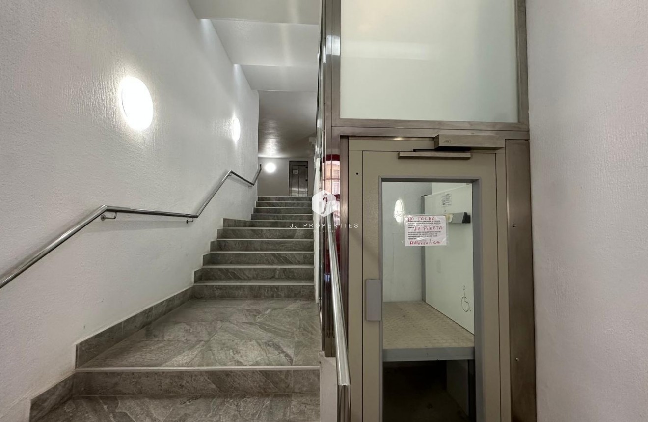 Resale - Apartment / flat -
Torrevieja - Playa del Cura