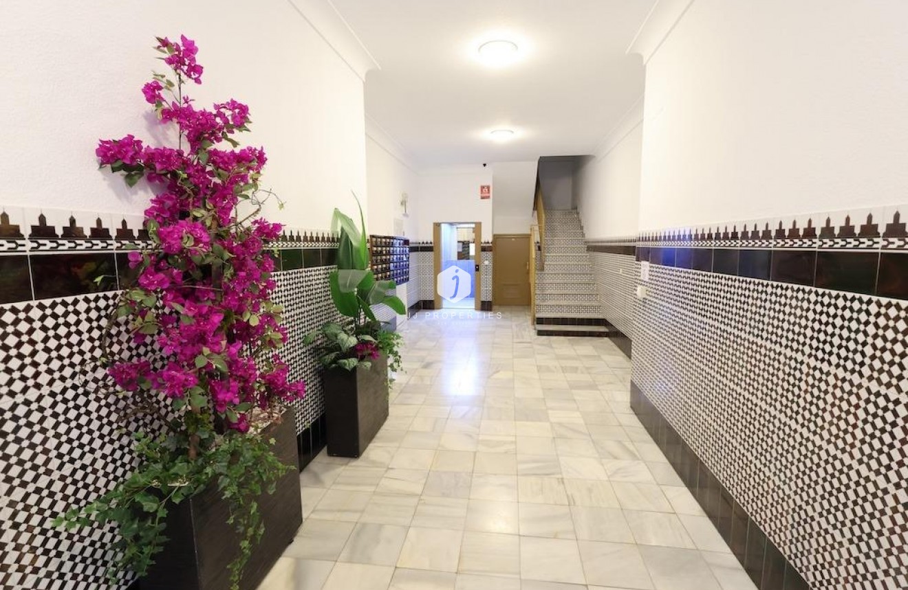 Resale - Apartment / flat -
Torrevieja - Costa Blanca