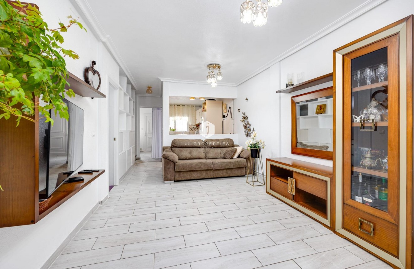 Resale - Chalet -
Torrevieja - Calas blanca