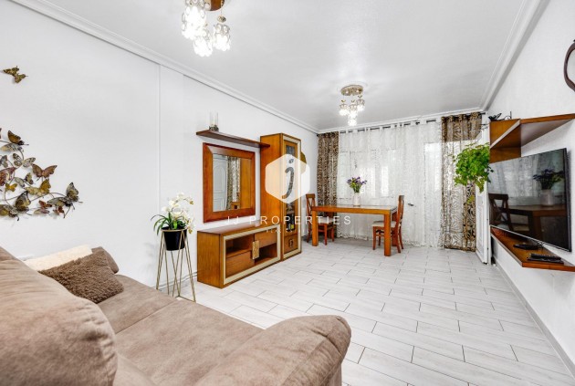 Resale - Chalet -
Torrevieja - Calas blanca