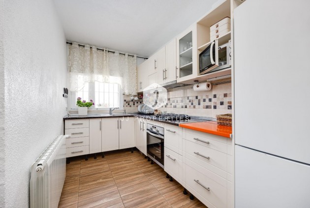 Resale - Chalet -
Torrevieja - Calas blanca