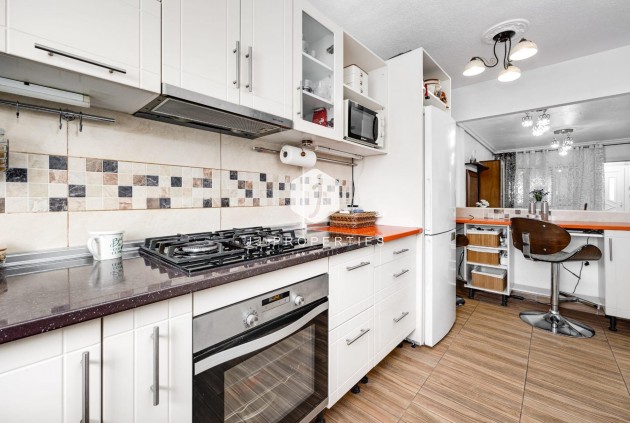 Resale - Chalet -
Torrevieja - Calas blanca