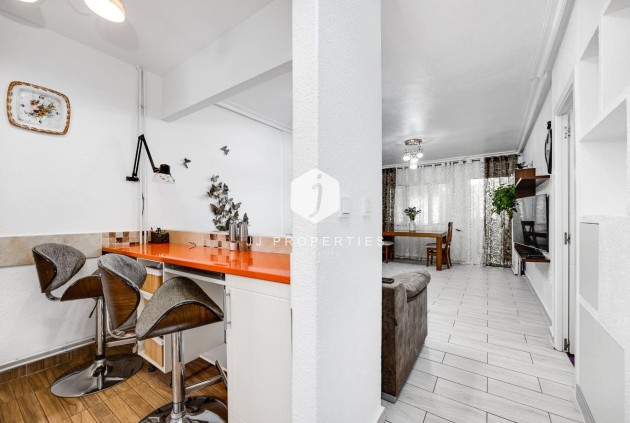 Resale - Chalet -
Torrevieja - Calas blanca