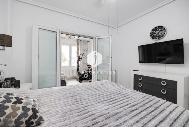 Resale - Chalet -
Torrevieja - Calas blanca