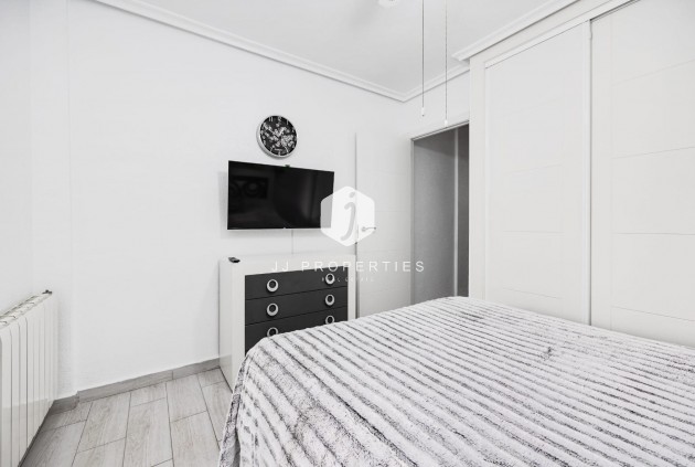 Resale - Chalet -
Torrevieja - Calas blanca