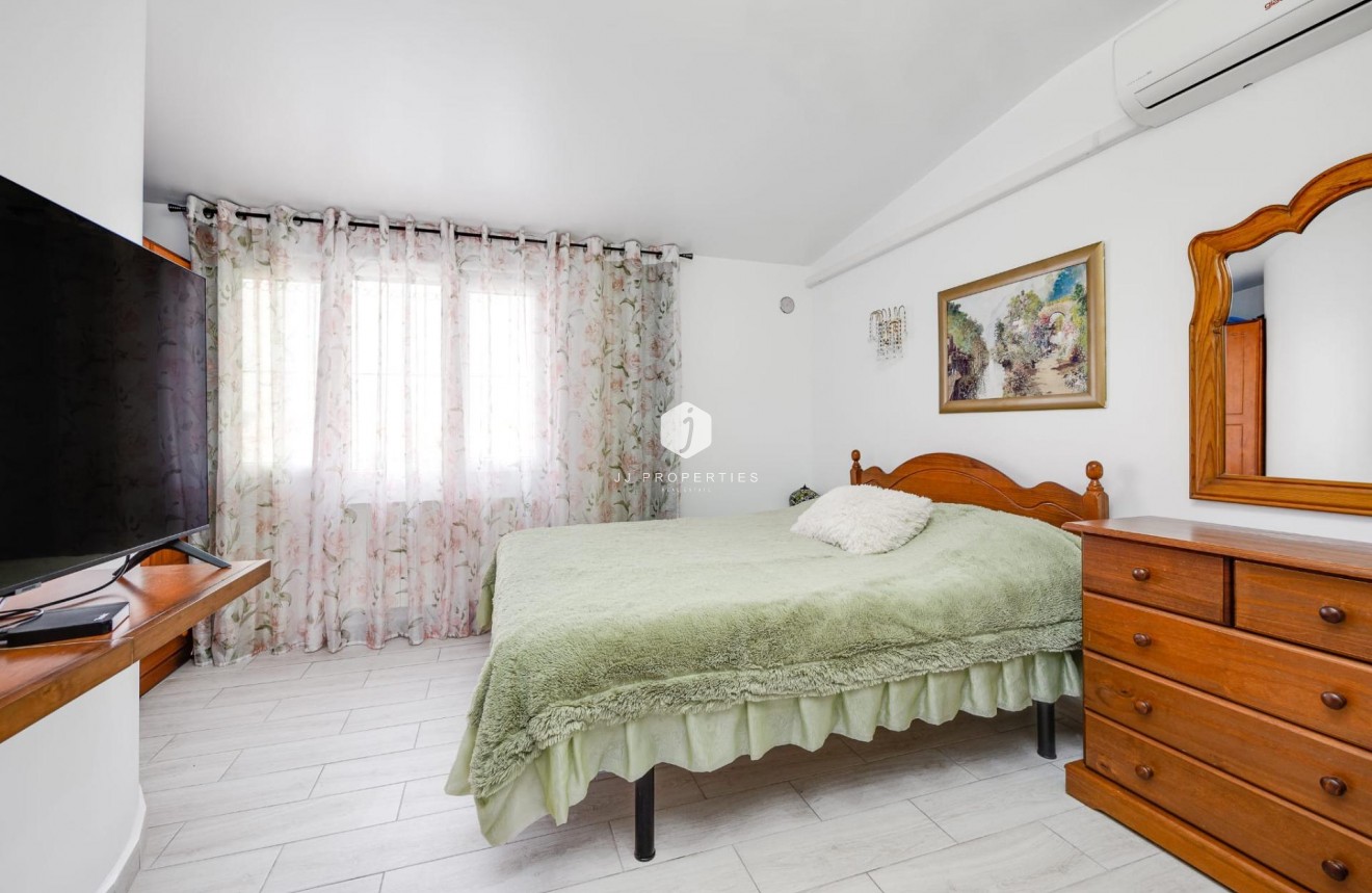 Resale - Chalet -
Torrevieja - Calas blanca