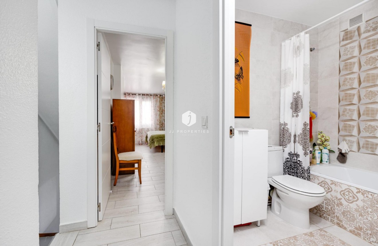 Resale - Chalet -
Torrevieja - Calas blanca