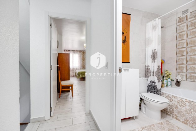 Resale - Chalet -
Torrevieja - Calas blanca