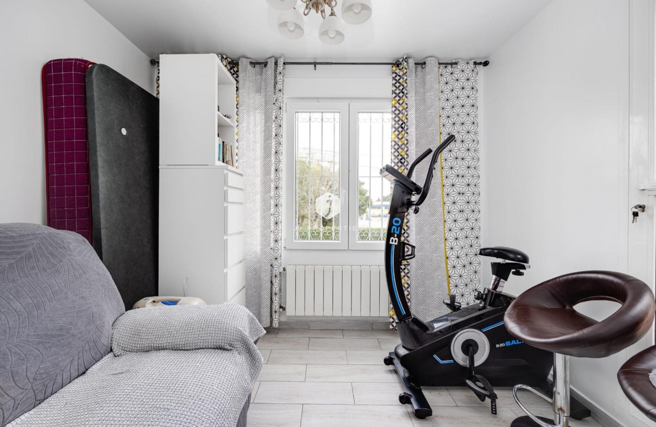 Resale - Chalet -
Torrevieja - Calas blanca