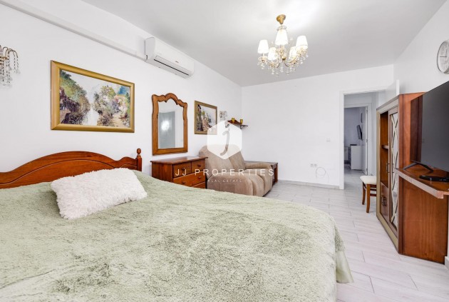 Resale - Chalet -
Torrevieja - Calas blanca