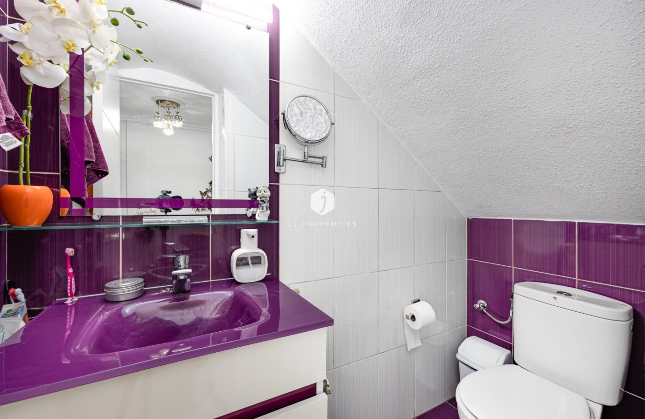 Resale - Chalet -
Torrevieja - Calas blanca