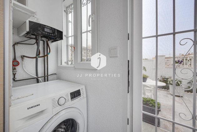 Resale - Chalet -
Torrevieja - Calas blanca