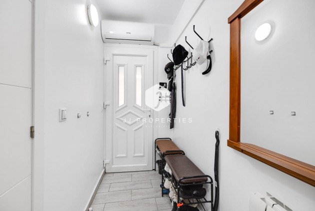 Resale - Chalet -
Torrevieja - Calas blanca