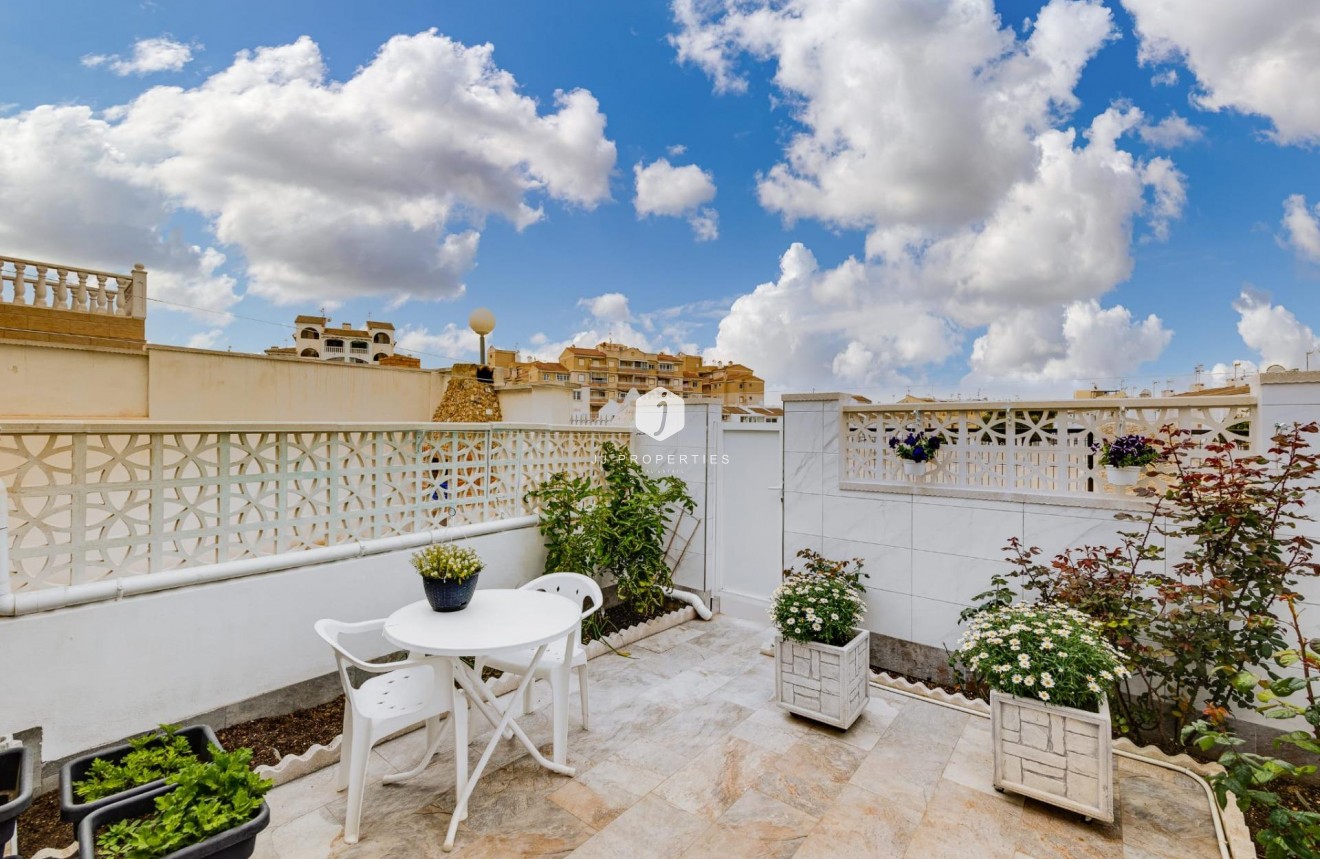 Resale - Chalet -
Torrevieja - Calas blanca