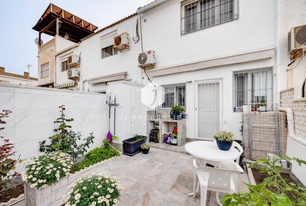 Resale - Chalet -
Torrevieja - Calas blanca