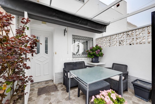 Resale - Chalet -
Torrevieja - Calas blanca