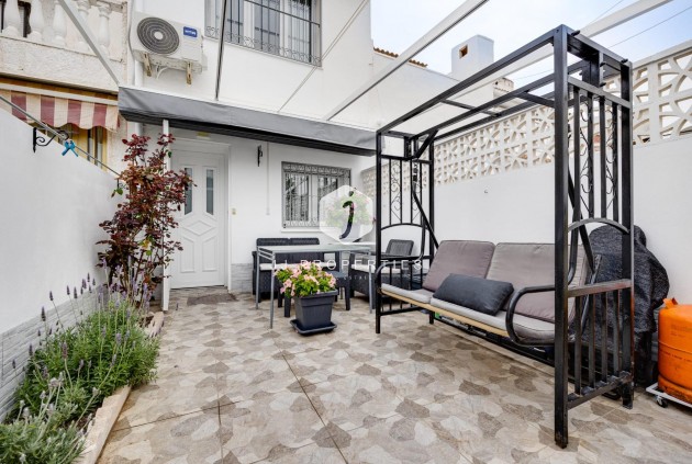 Resale - Chalet -
Torrevieja - Calas blanca