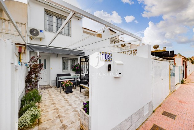 Resale - Chalet -
Torrevieja - Calas blanca