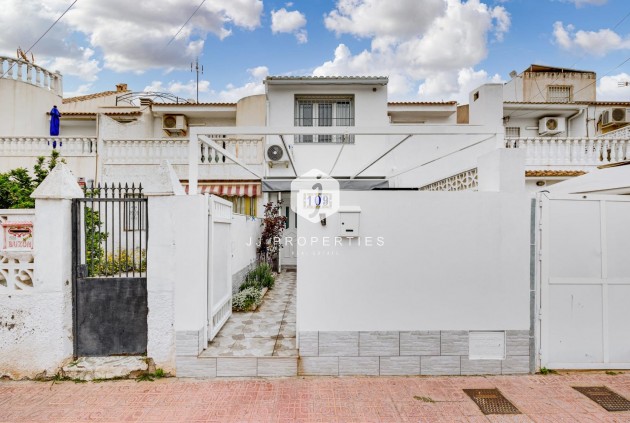 Resale - Chalet -
Torrevieja - Calas blanca