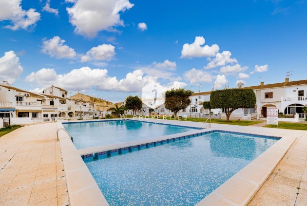 Resale - Chalet -
Torrevieja - Calas blanca