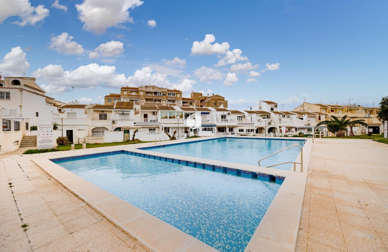 Resale - Chalet -
Torrevieja - Calas blanca